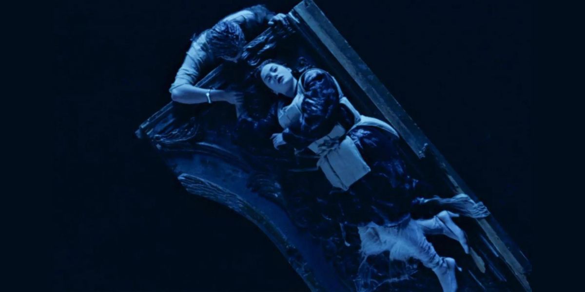 The Notorious Door From 'Titanic' Has Sold For A Staggering Amount At Auction! - 2ST